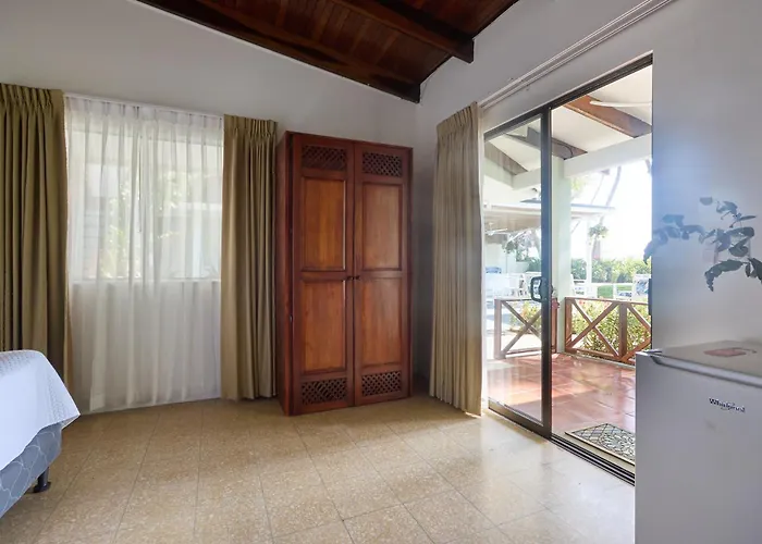 Perla De La Playa Beachfront Hotel