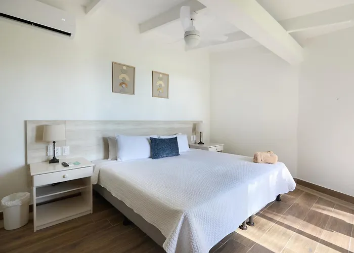Hotel Perla De La Playa Beachfront *