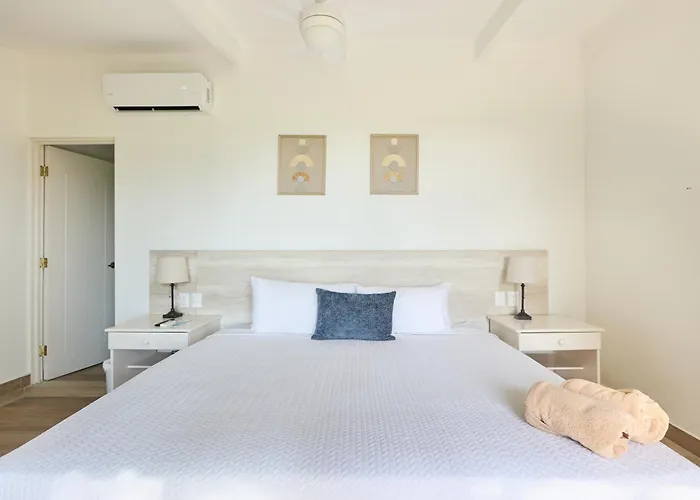 Perla De La Playa Beachfront Hotel