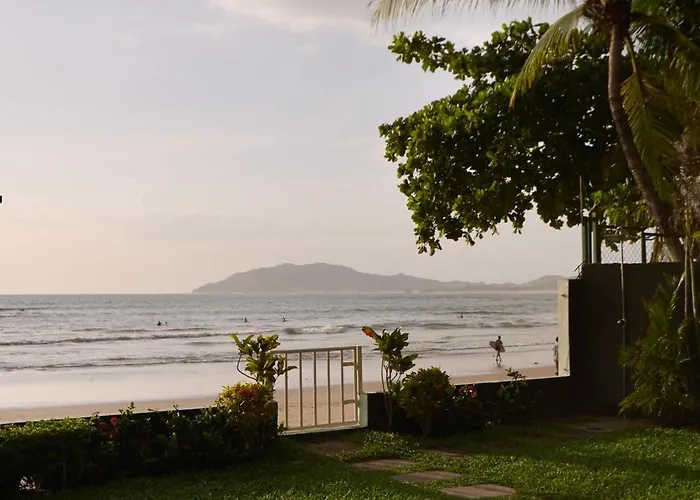 Perla De La Playa Beachfront Hotel *
