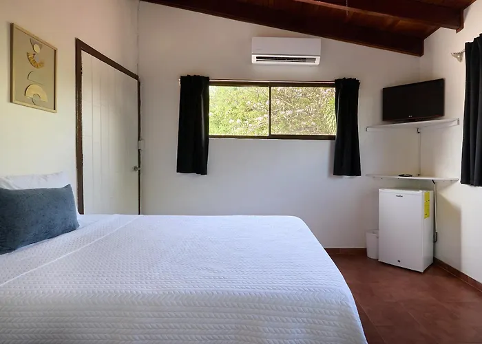 Perla De La Playa Beachfront Hotel *