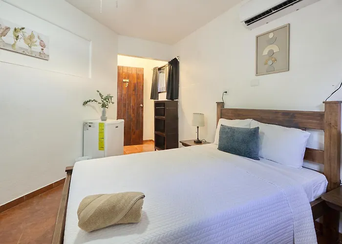 Perla De La Playa Beachfront Hotel *